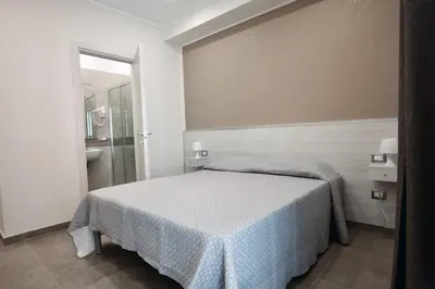 Letto o letti in una camera di Six Rooms