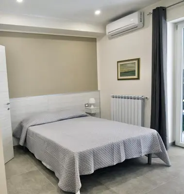 Letto o letti in una camera di Six Rooms
