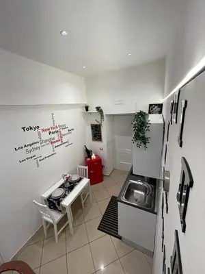 Cucina o angolo cottura di HOME SWEET HOME Inizio di Spacca Napoli