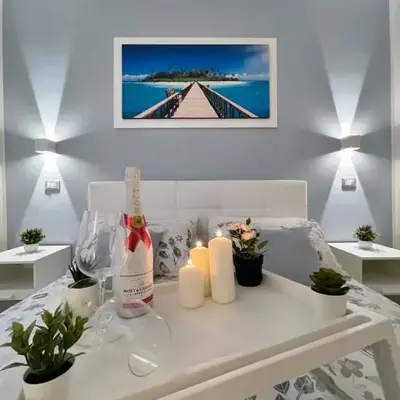 HOME SWEET HOME Storia di Napoli