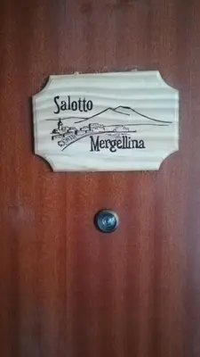 Certificato, attestato, insegna o altro documento esposto da Salotto Mergellina