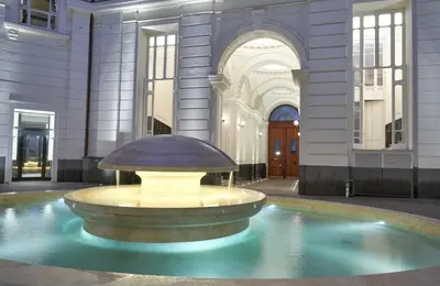 Piscina di The One Napoli Luxury Apartment o nelle vicinanze