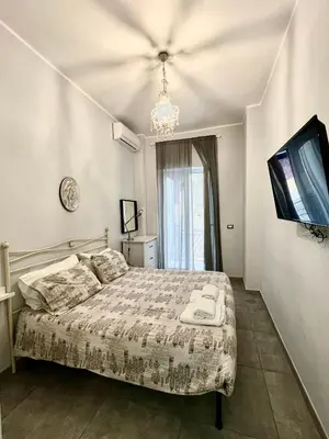 Letto o letti in una camera di Casa D10S Napoli centro quartieri spagnoli