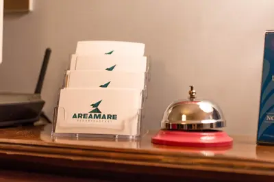 Certificato, attestato, insegna o altro documento esposto da Areamare