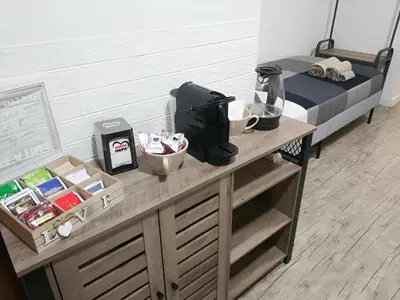 Set per la preparazione di tè e caffè presso Bed Napoli