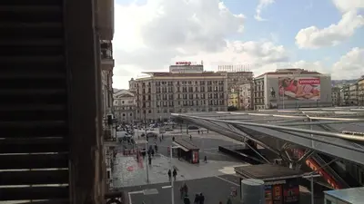 Vista generica su Napoli o vista sulla città dall'interno dell'hotel