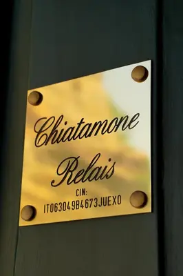 Certificato, attestato, insegna o altro documento esposto da Chiatamone Relais