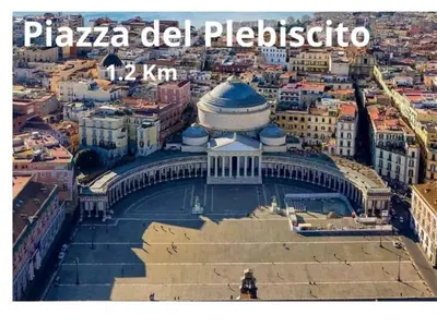 Vista generica su Napoli o vista sulla città dall'interno dell'appartamento