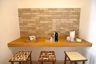 Set per la preparazione di tè e caffè presso Napoli Cityscape