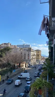 Vista generica su Napoli o vista sulla città dall'interno dell'affittacamere