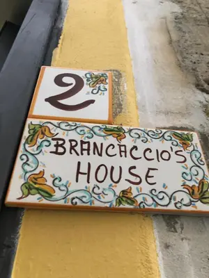 Certificato, attestato, insegna o altro documento esposto da Brancaccio’s House