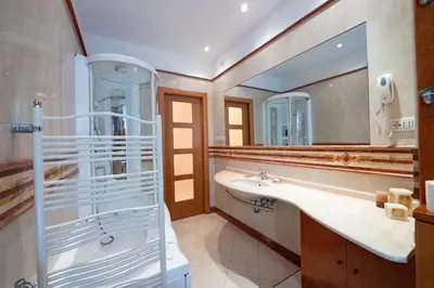 Bagno di Spazio Napoletano by Dimorra