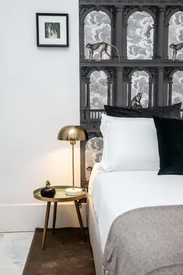 Letto o letti in una camera di The Marble House - Family and Friends Luxury Apartment in Naples