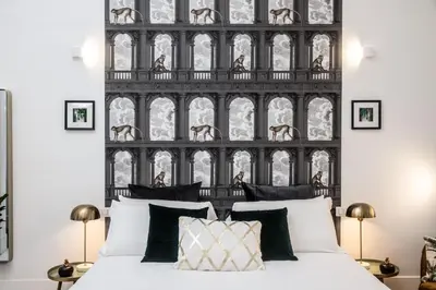 Letto o letti in una camera di The Marble House - Family and Friends Luxury Apartment in Naples