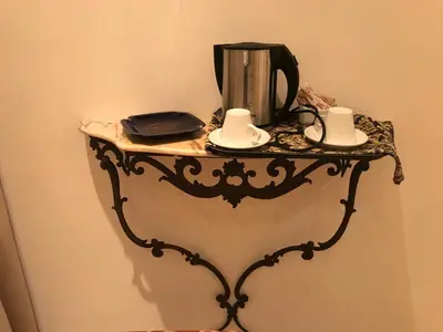 Set per la preparazione di tè e caffè presso International Naples