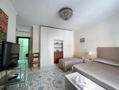 TV o dispositivi per l'intrattenimento presso Pagina Storica di Napoli