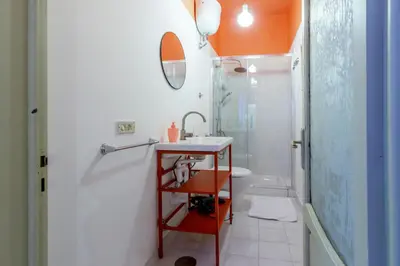 Bagno di Charming apartment with balcony in the historic center