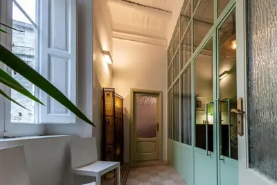 Bagno di Charming apartment with balcony in the historic center