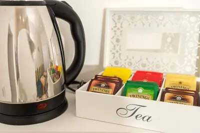 Set per la preparazione di tè e caffè presso ramo d'oro