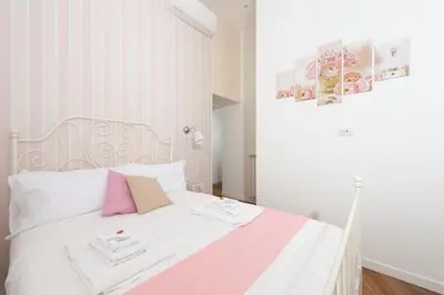 Letto o letti in una camera di ramo d'oro