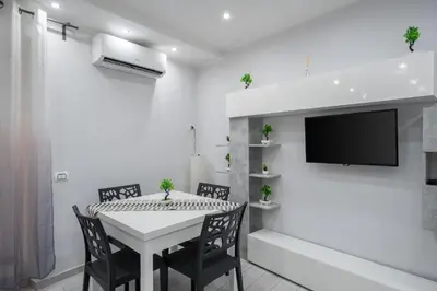 TV o dispositivi per l'intrattenimento presso Smart’s House Deluxe Quartieri Spagnoli
