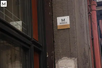 Certificato, attestato, insegna o altro documento esposto da Mida's Boutique Rooms