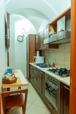 Cucina o angolo cottura di Bellini Holiday Home - Appartamento con balcone NAPOLI