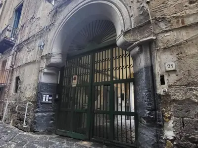 Facciata o entrata di Appartamento centro storico Napoli