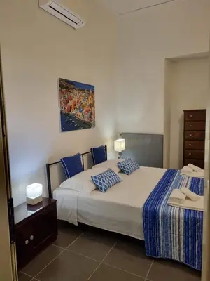 Letto o letti in una camera di Napoli Sottosopra Chiaia