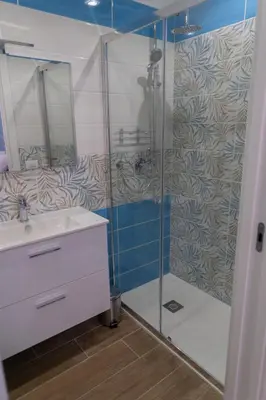 Bagno di Yes I Know My Room - Storico
