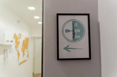 Certificato, attestato, insegna o altro documento esposto da Yes I Know My Room - Storico