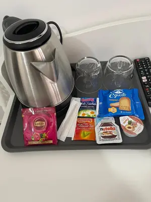 Set per la preparazione di tè e caffè presso B&B La Cumana