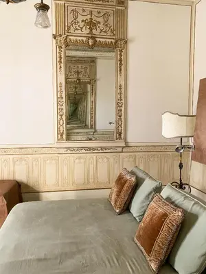 Letto o letti in una camera di MEA DOMUS Mergellina