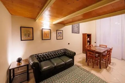 Area soggiorno di The San Gregorio Armeno Apartment By HouseinNaples