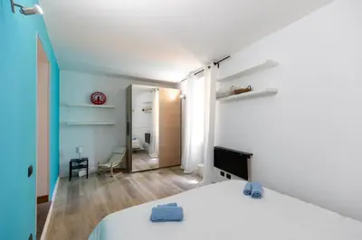 Letto o letti in una camera di COLORED HOUSE UNTIL 7 PEOPLE ABOVE SqPLEBISCITO