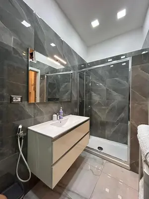 Bagno di Casa Tolentino al centro di Napoli