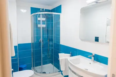 Bagno di La Suite tra i Musei