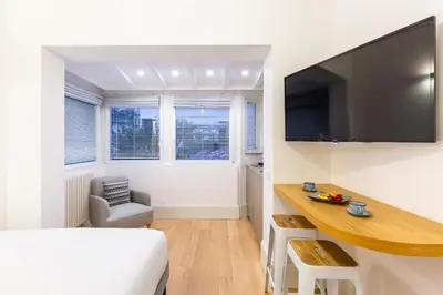 TV o dispositivi per l'intrattenimento presso Cozy Studio in Chiaia district by Wonderful Italy