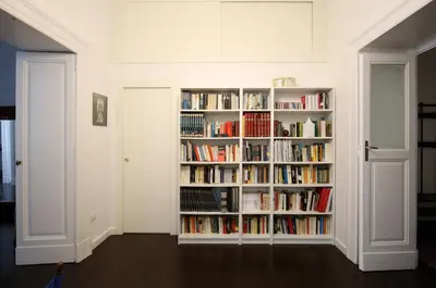 Biblioteca nell'appartamento