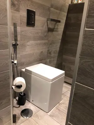 Bagno di Super Design Appartamento Napoli Centro con Sky wifi veloce e Netflix