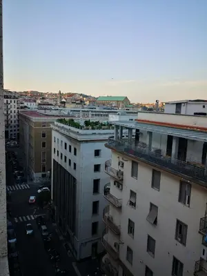 Vista generica su Napoli o vista sulla città dall'interno dell'appartamento
