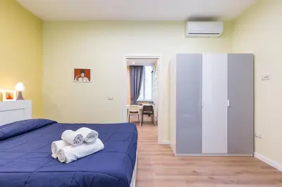 Letto o letti in una camera di San Marcellino Cool and Central by Napoliapartments