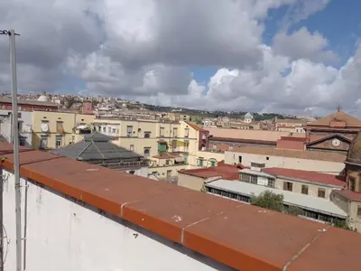 Vista generica su Napoli o vista sulla città dall'interno dell'appartamento