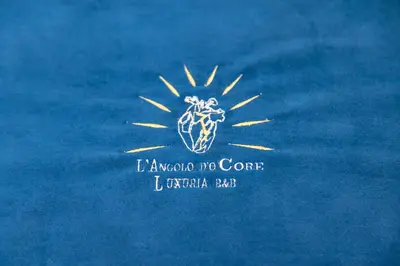 Certificato, attestato, insegna o altro documento esposto da L'Angolo d'o core