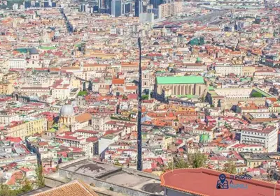 Vista generica su Napoli o vista sulla città dall'interno del bed & breakfast