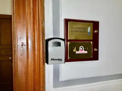 Certificato, attestato, insegna o altro documento esposto da Mammina Home