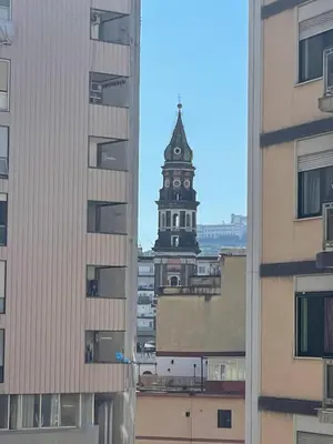 Vista generica su Napoli o vista sulla città dall'interno dell'appartamento