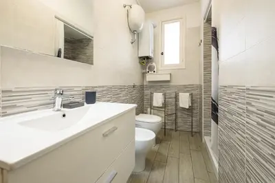Bagno di Via Atri 37