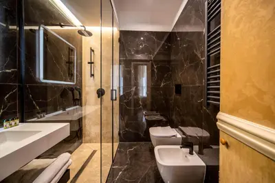Bagno di Royal Caracciolo Historic Palace Apartment - Via dei Tribunali
